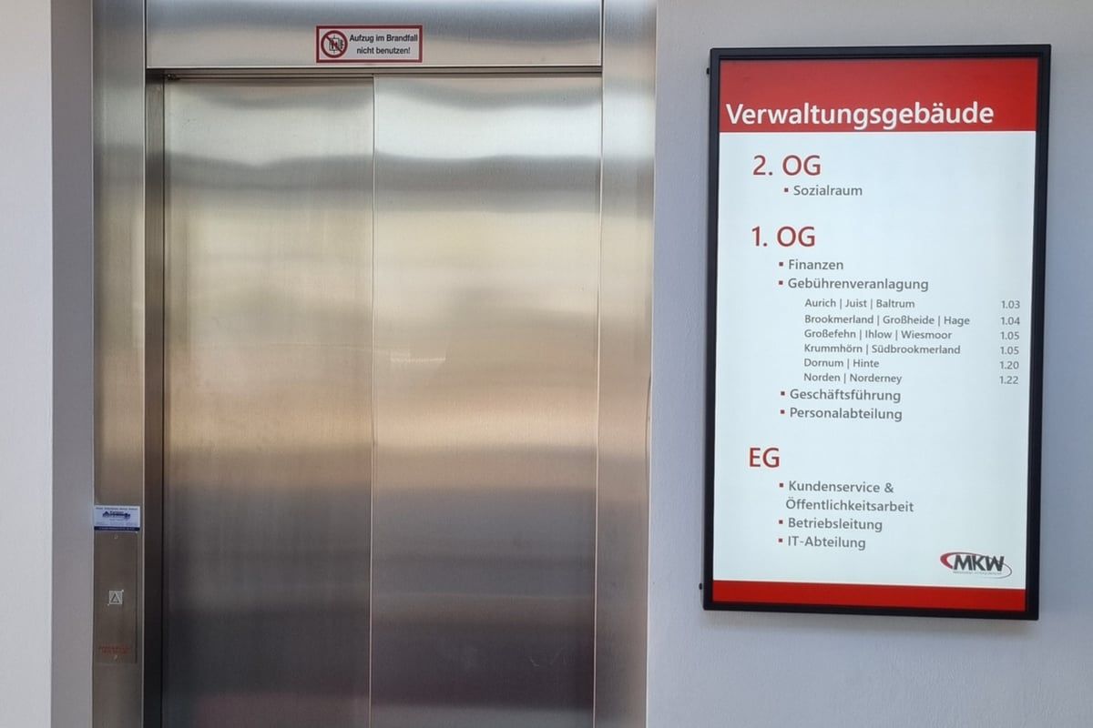 Digital Signage Display am Aufzug